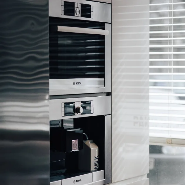 électroménager incrusté dans mobiloer de cuisine
